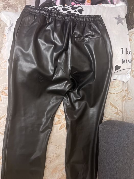 Pantaloni piele in stsre fiarte buna