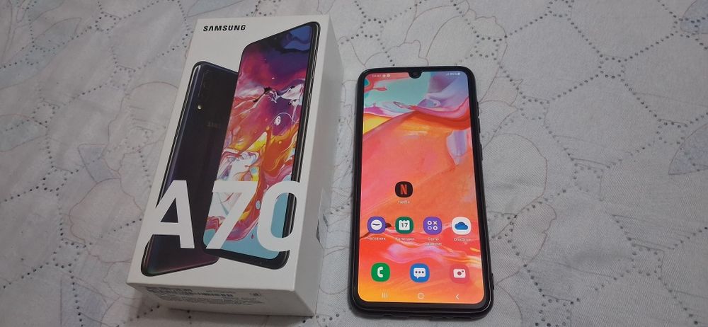 samsung galaxy A70+чисто нови слушалки Lenovo+чисто нова Bluetooth колона Леново+нов стъклен протектор+ кейс