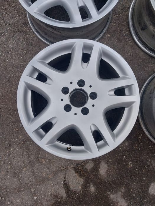 Диски оригинал R16 на Mercedes.