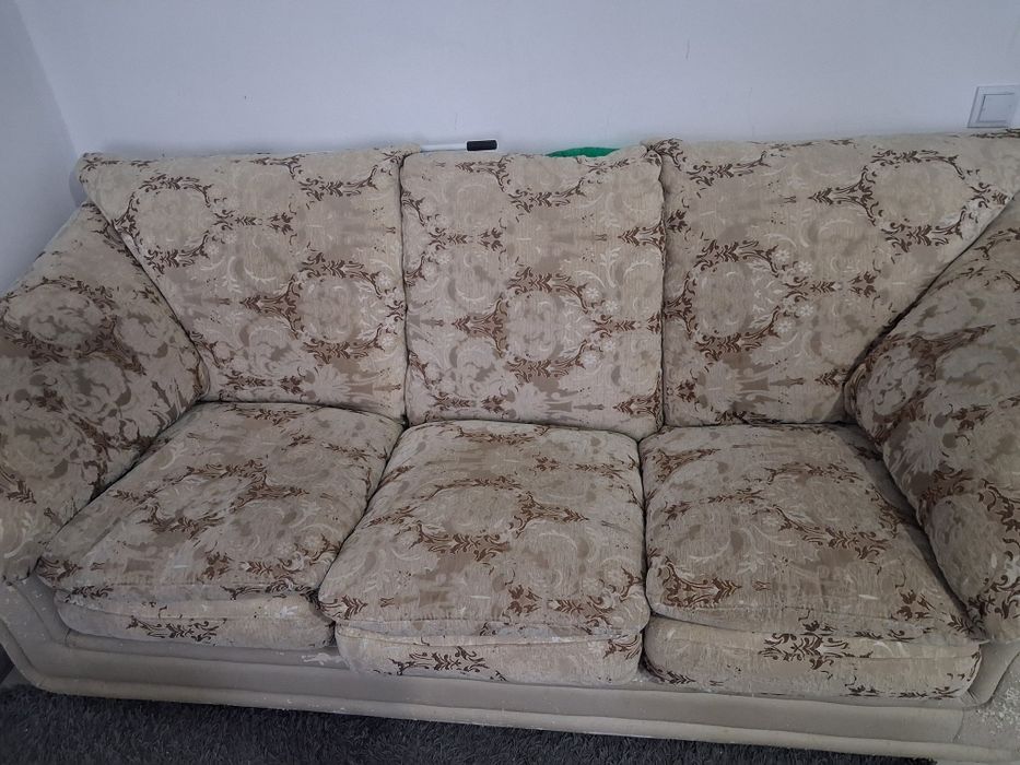 Продам диван б/у.