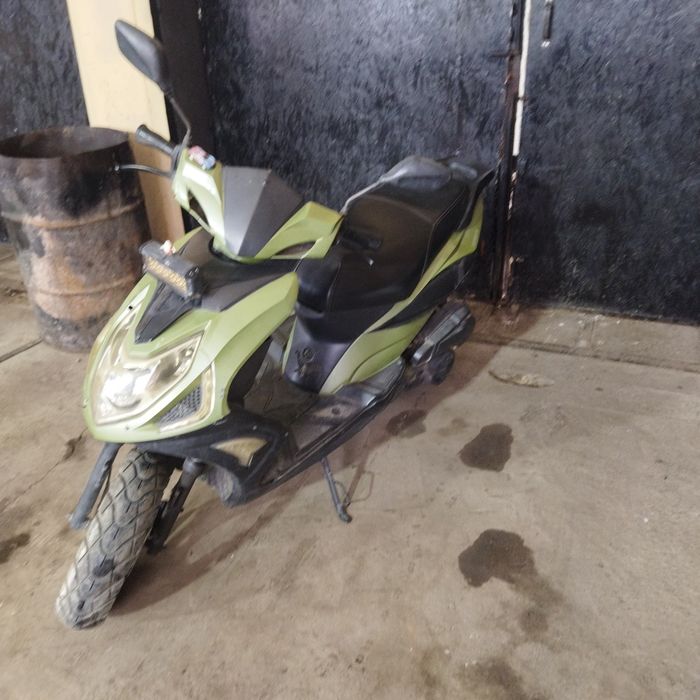 Продам скутер Рейсер