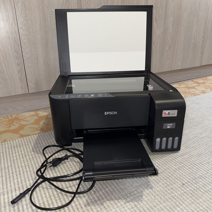 Цветной принтер, сканер 3в1