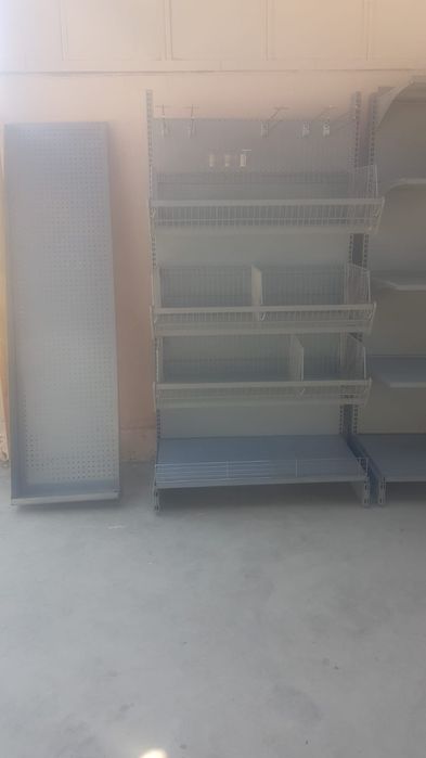 Lichidare stoc rafturi de magazin MEGA IMAGE si accesorii
