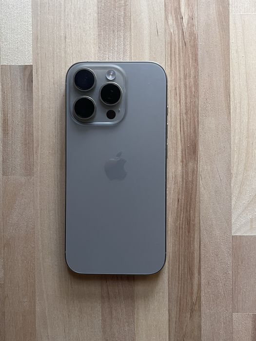 iPhone 16 pro, 128gb, 98% battery health, folosit 6 luni