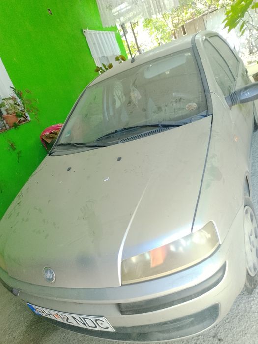 Vând Fiat Punto ,motor de 1,2 CP,pe benzină  la  2000  RON.Nr de telefon 0726338301