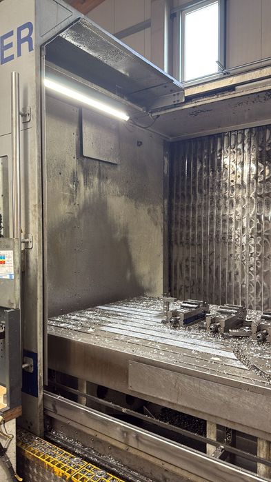 Centru de prelucrare CNC cu 4 axe AXA VHC 2S