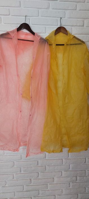 Продавам дъждобрани