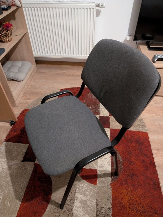 Scaun + Birou din pal în stare foarte bună, cu roți