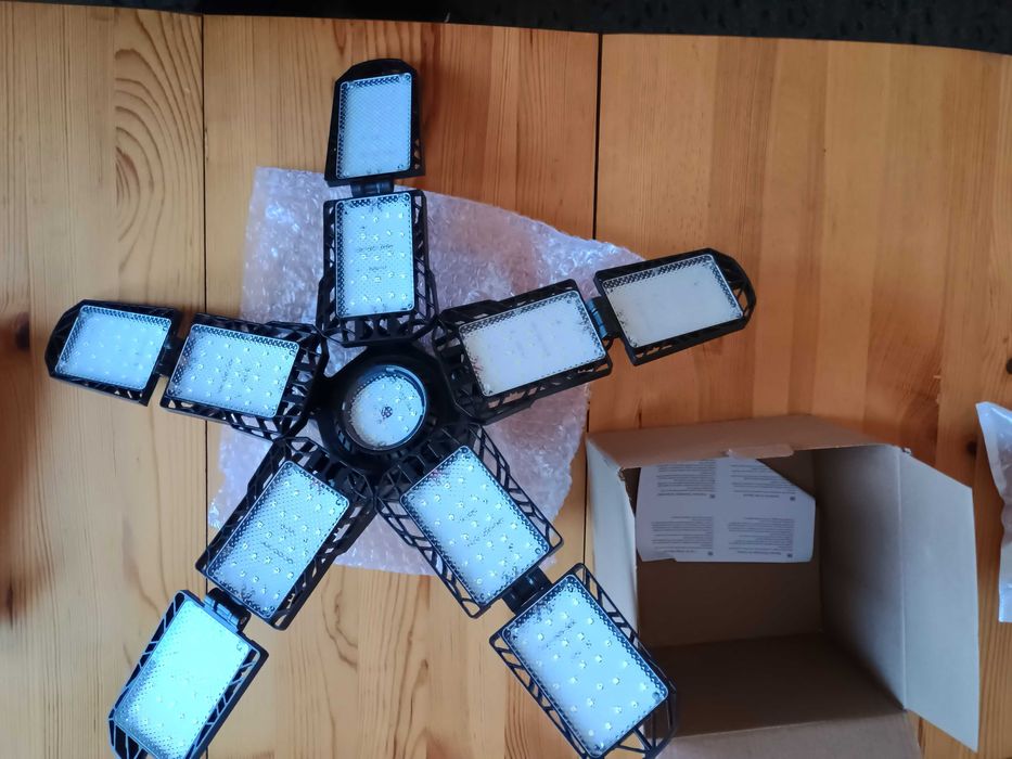 Мощна лампа за таван