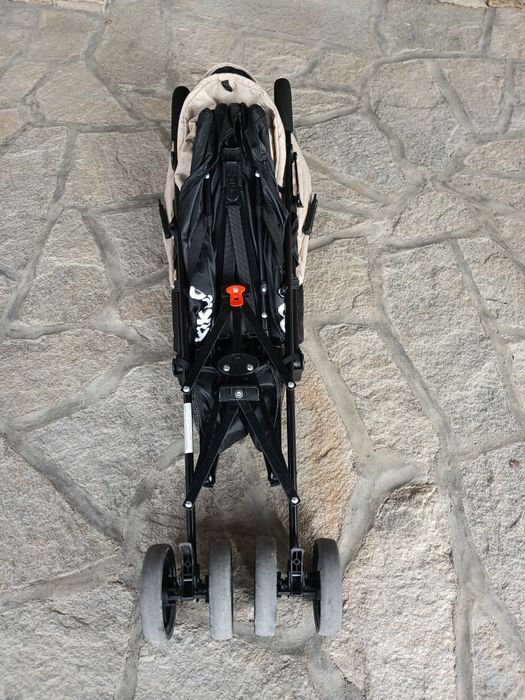 Лятна бебешка количка.