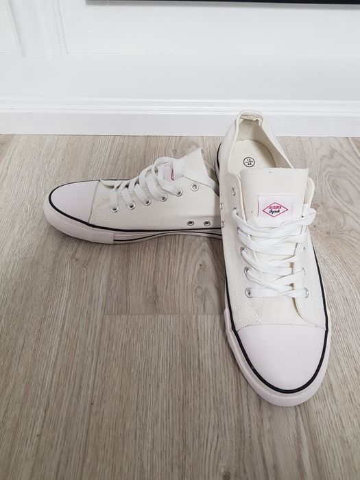 Tenesi Lee Cooper
