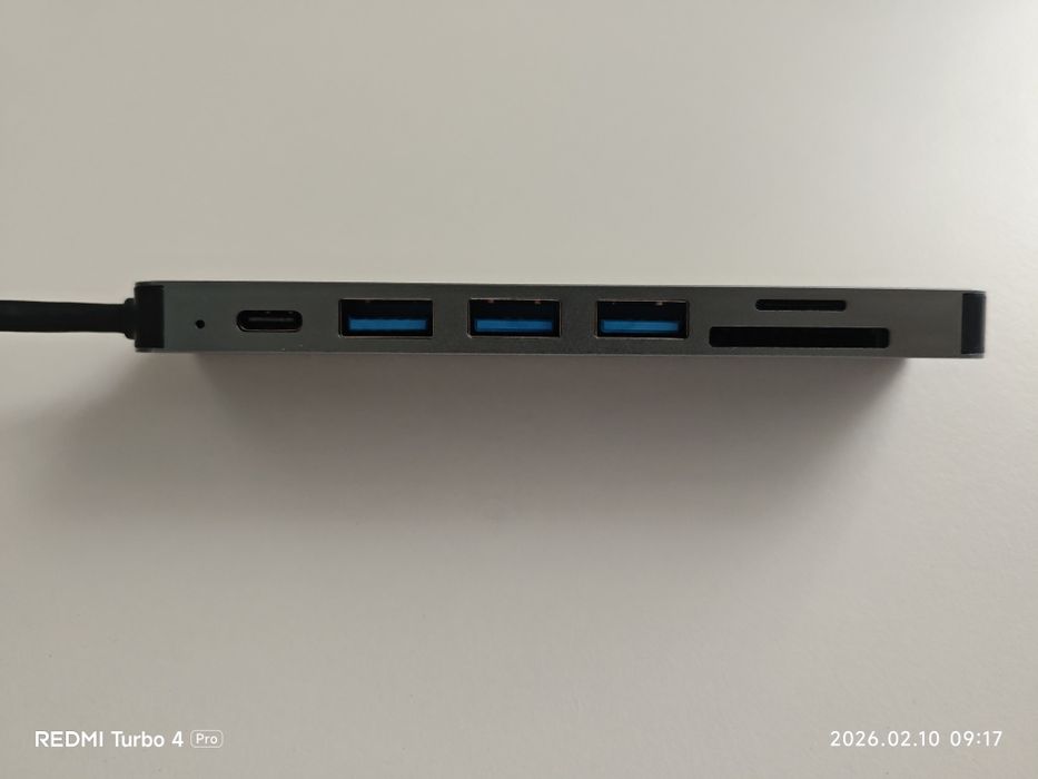 USB-C Hub 3 USB-A 1 HDMI 1 microSD
