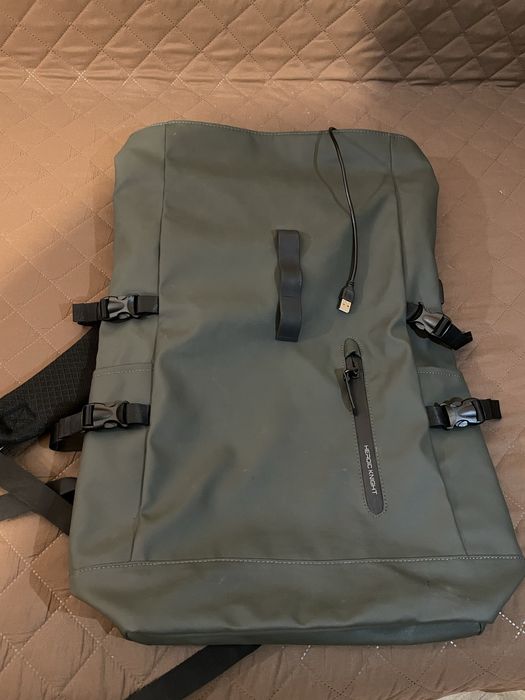 Ghiozdan/Rucsac impermeabil 23L pentru laptop cu port usb