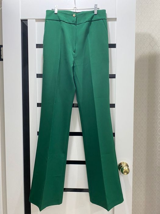 Вечерний брючный костюм