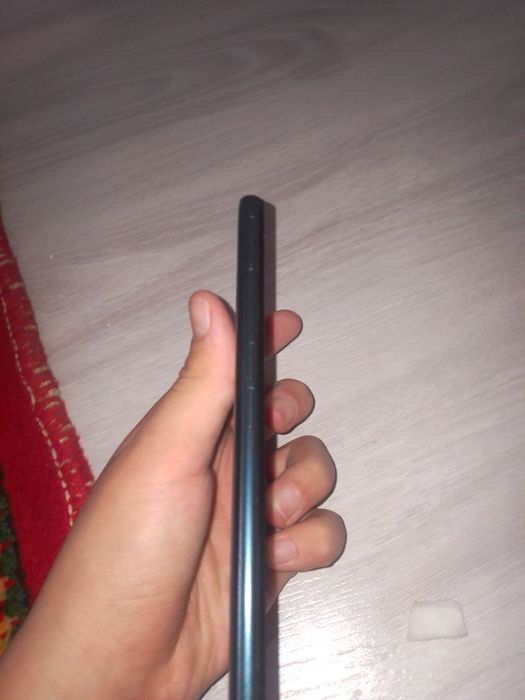 Telefon realme Yaxshi telefon ekrani kuygan qogan joyi yaxshi zor