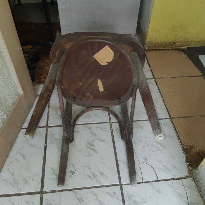 Здрав дървен стол