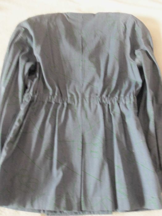 Дамски сака: бяло, сиво, карирано.