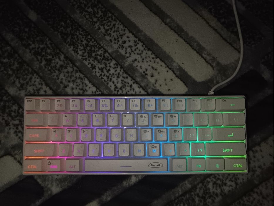 Продавам слушалки A4tech - Bloody G573 и Клавиатурa Magegee