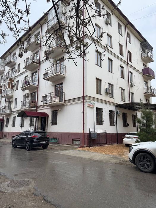 Продам трехкомнатную квартиру новостройку в районе Шоколадки Беруний