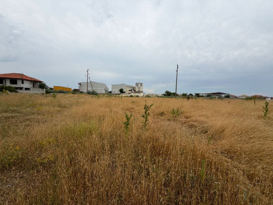 Продавам парцел в промишлена зона