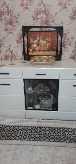 Комод витрина  глянец