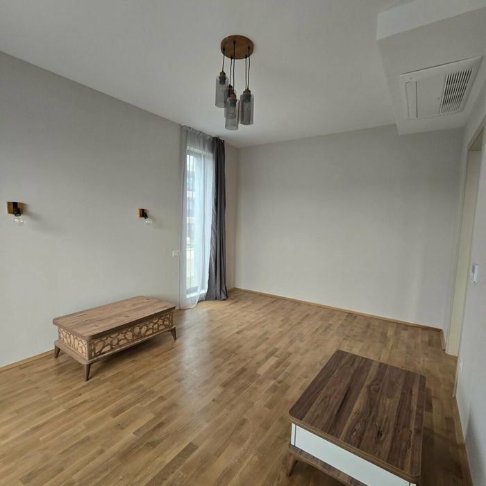 Тристаен дизайнерски обзаведен апартамент в Горна баня