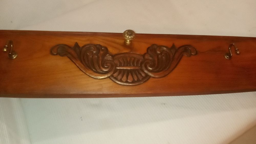 старинна  закачалка с автентична българска дърворезба