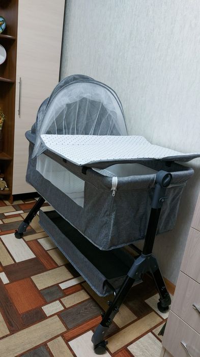 Колыбель серого цвета