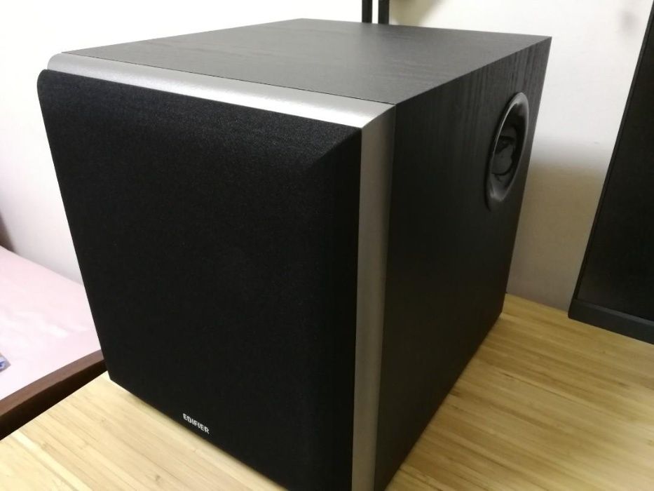 продам новый Edifier T5 активный сабвуфер/Line IN/line OUT