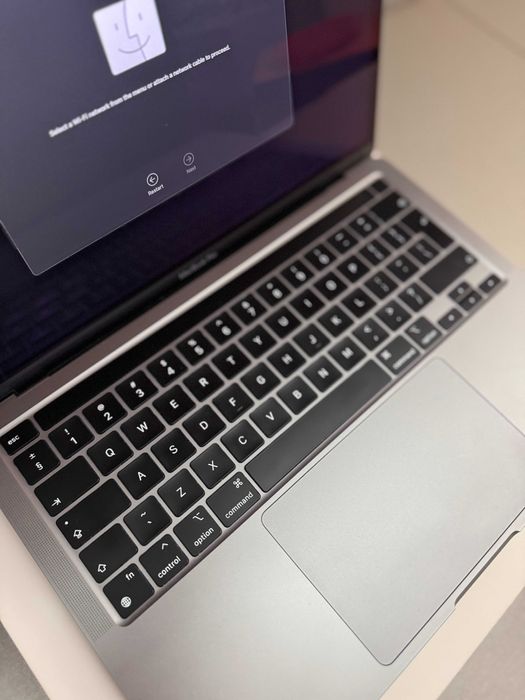 MacBook Pro M1 – 8GB RAM, 256GB SSD - Sanatatea bateriei: 94%