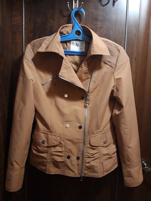 Женская куртка ветровка