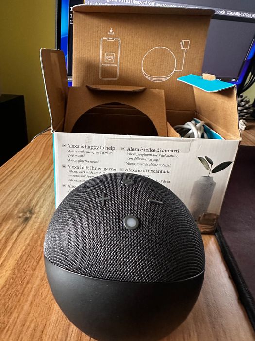 Продавам bluetooth колонка Amazon Echo dot модел 2022