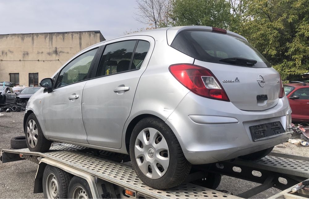 Opel corsa d 1.3 cdti 90 к с на части