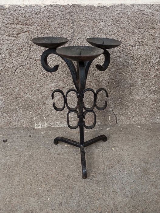 Свещник от ковано желязо за три свещи