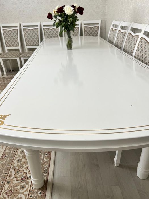 Продам стол без стульев