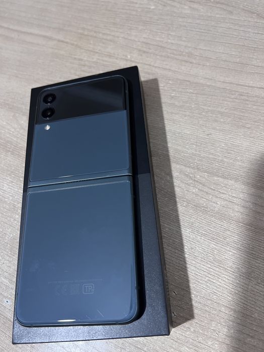 Samsung Galaxy Z Flip3 5G