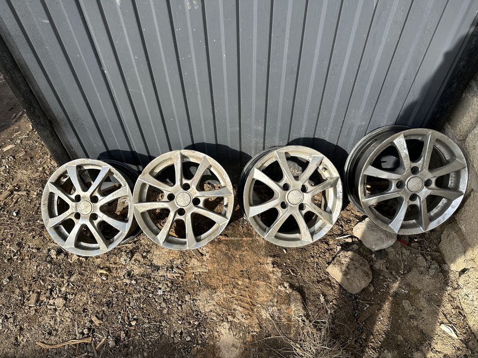 Титанка б/у r14, 20 000 тенге