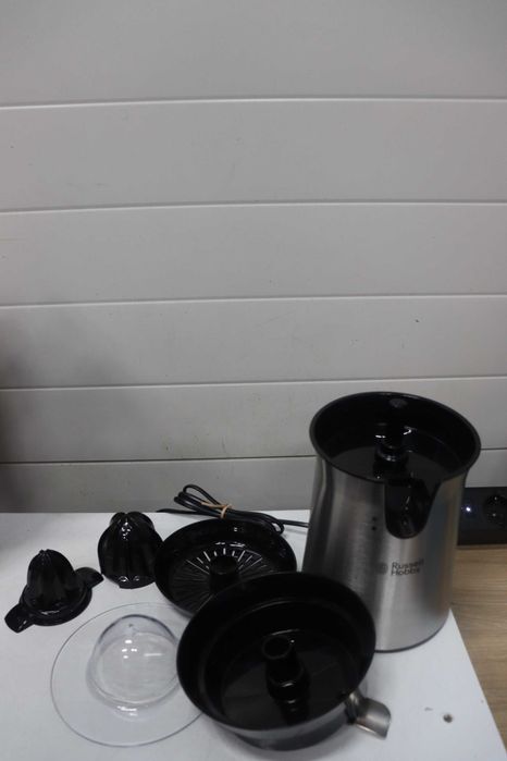 Преса за цитруси Russell Hobbs Classics, черна/сребриста, лек ДЕФЕКТ