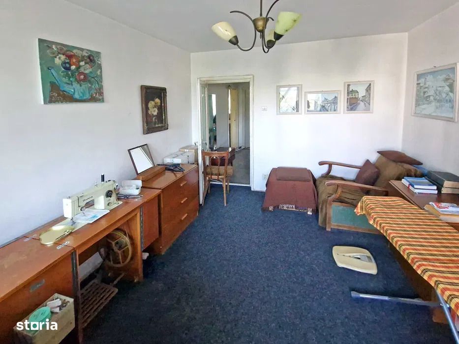 Apartament De Vânzare cu 3 camere in Giulesti aproape de stadion
