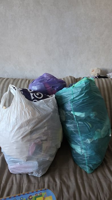 Отдам отличные вещи для девочек, в идеальном состоянии.