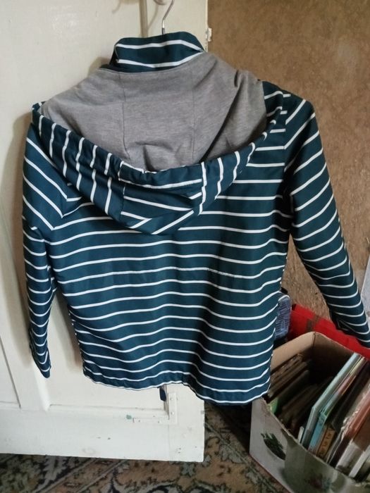 Куртка - дождевик.