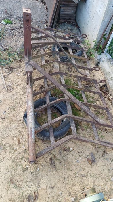 Remorca grapa lonjeroane cadru