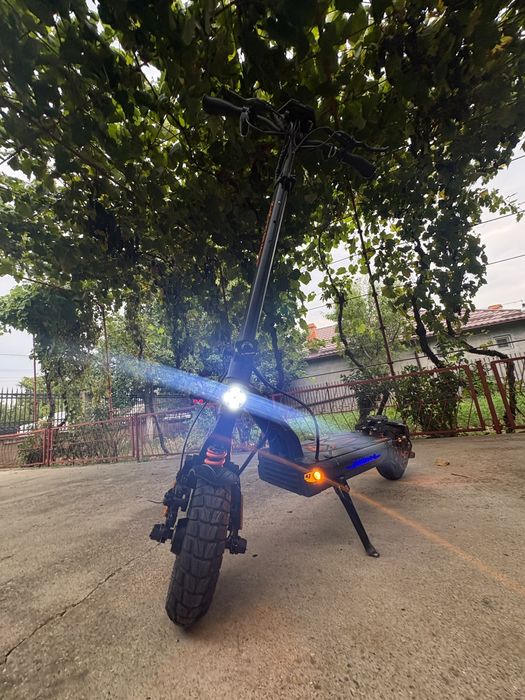Vând trotinetă electrică kukirin G2 master nu fac deplasări.
