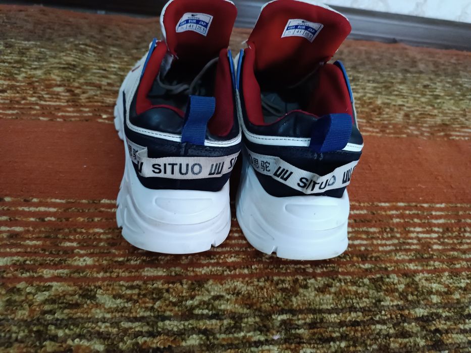 Обувь мужская кроссовки