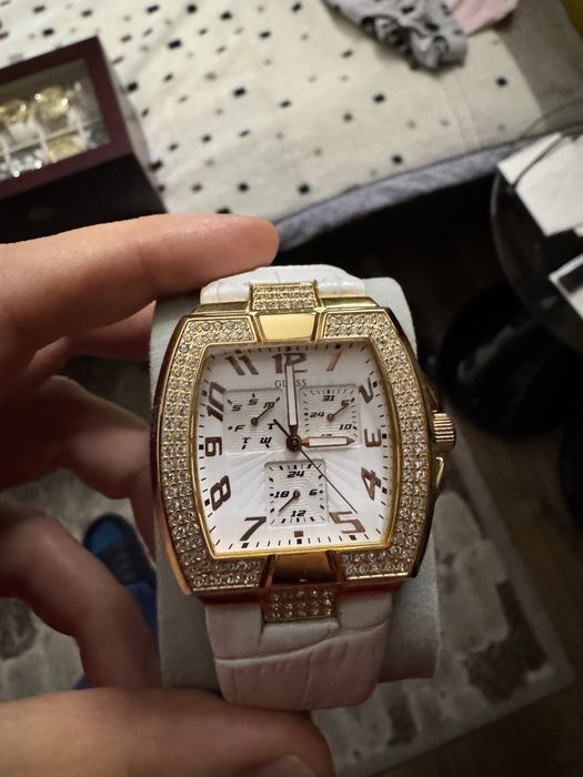 GUESS Watch White Gold-tone Unisex/Women