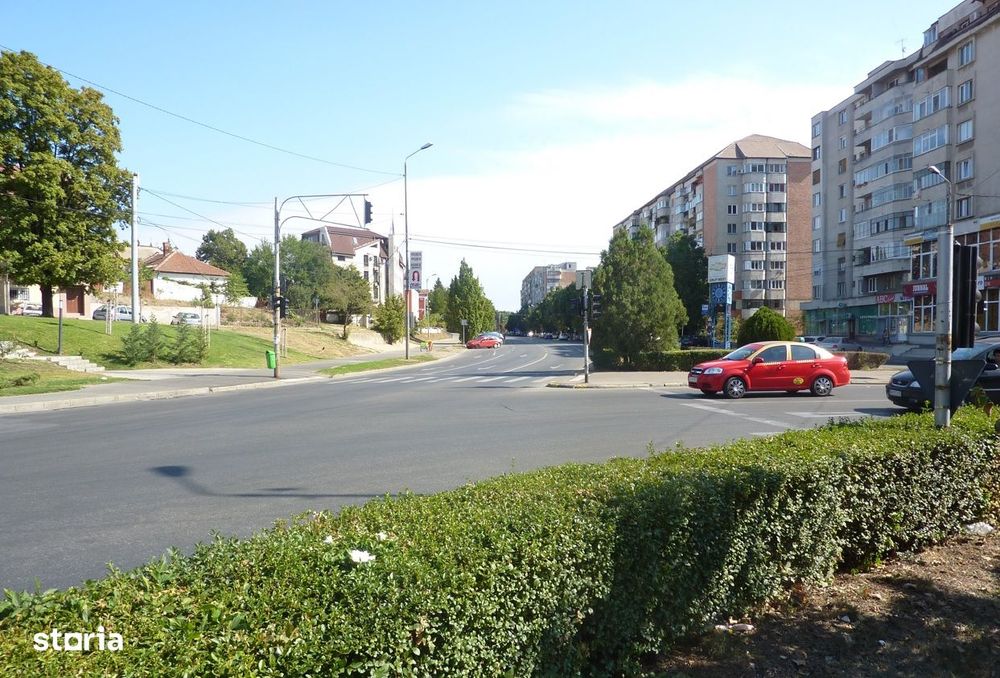 Teren 1 100 mp + 2 case pentru bloc pe Bulevardul Dacia