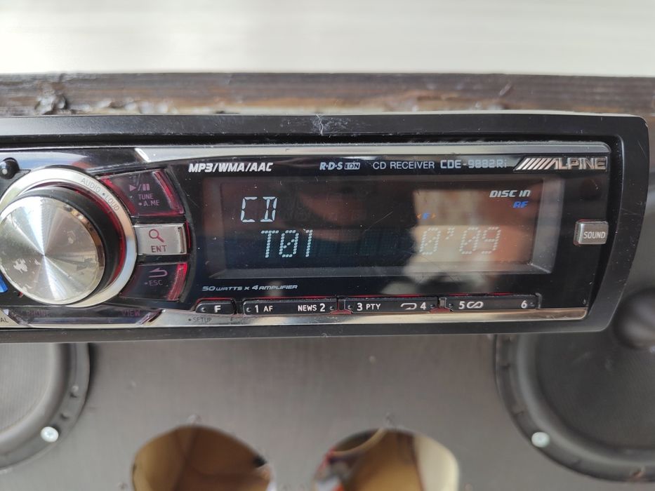 Висок клас ALPINE CDE-9882Ri USB / CD / MP3