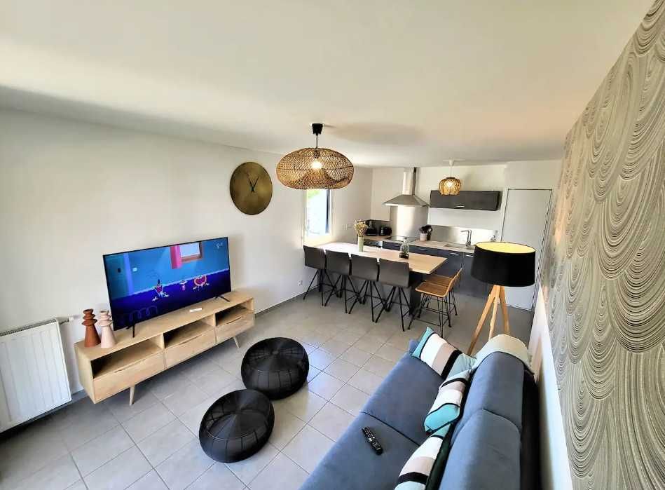 Дава се под наем Тристаен апартамент в Пловдив, Прослав - 90 кв.м за 357 € - Снимка #1