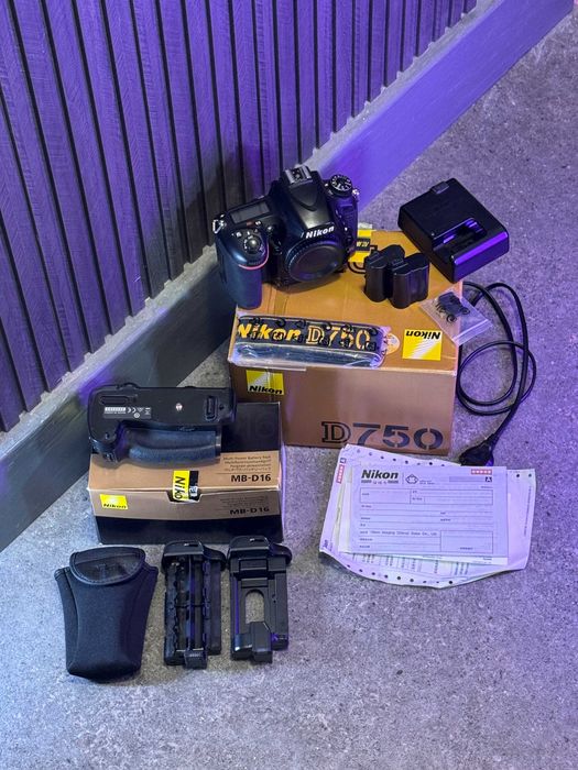 фотоапарат Nikon d750 + батериен грип + 2батерии + диатанционен спусък