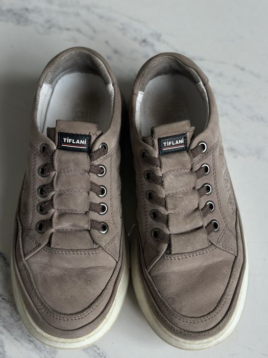 Продам школьные туфли tiflani